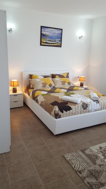 Apartments Sirena Ulcinj Exterior foto